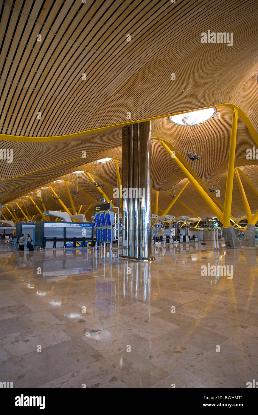 Spagna europa aeroporto Madrid Barajas Airport Terminal 4 formatrice architettura Foto Stock