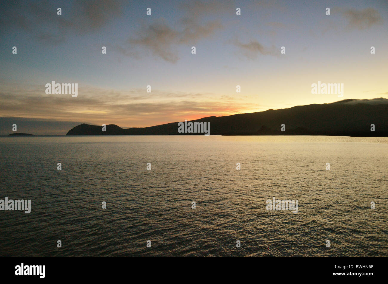 Alba sul isola di Santiago, Galapagos Foto Stock