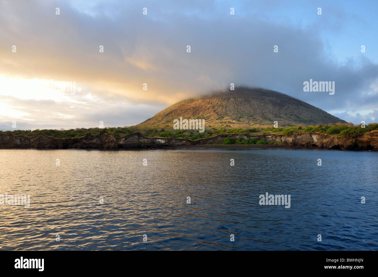 Alba sul isola di Santiago, Galapagos Foto Stock