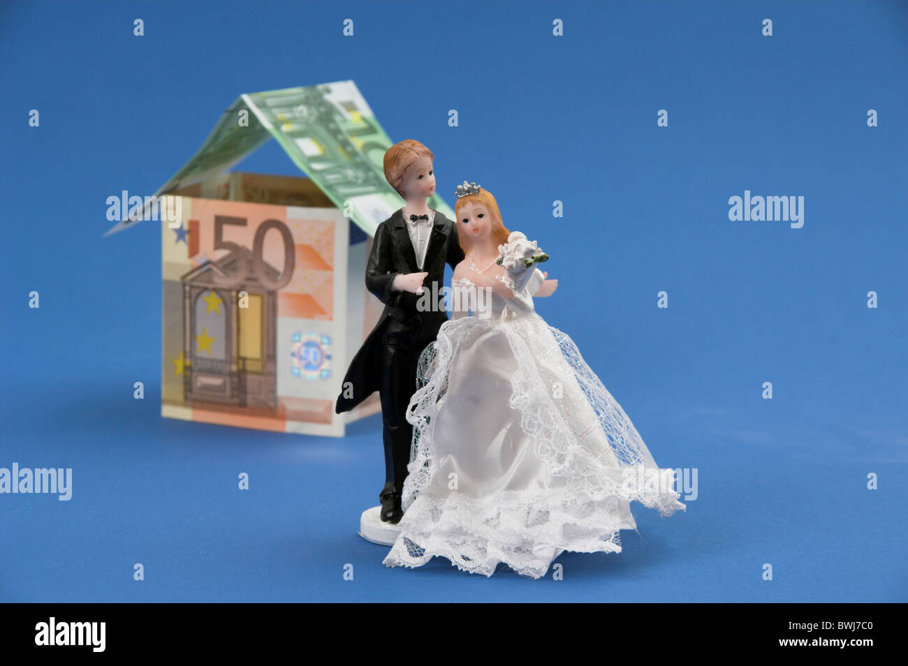 Il matrimonio figure simbolo salvataggio di casa propria home home casa unifamiliare futuri investimenti di denaro le finanze Foto Stock