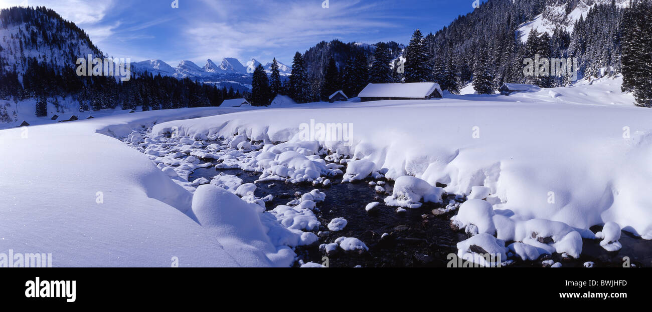 Paesaggio PAESAGGIO Alpli Alp alpine subacqueo vicino Mountain Brook brook stream neve invernale snowbound neve- Foto Stock