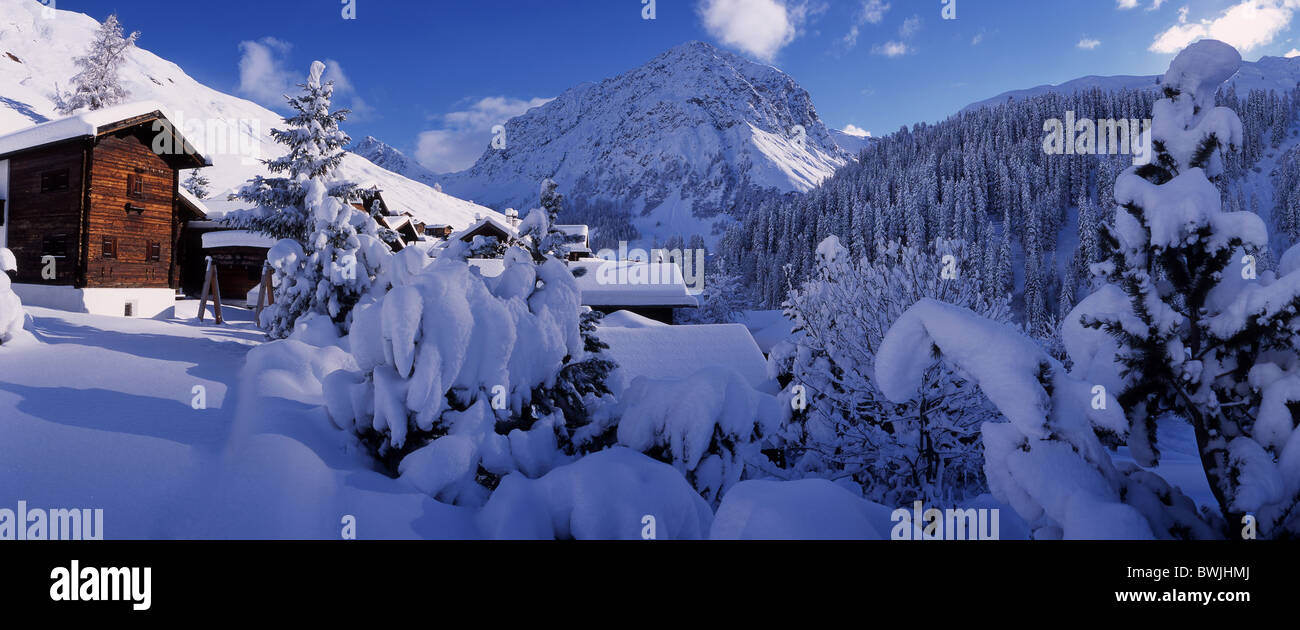 Schanfigg Sapun village snowbound coperto di neve e neve fresca neve nevicata legno foresta valle montagne delle Alpi Foto Stock