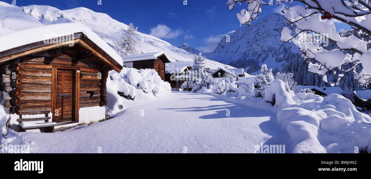 Schanfigg Sapun villaggio chalet baite in legno case in legno snowbound coperto di neve e neve fresca neve nevicata w Foto Stock