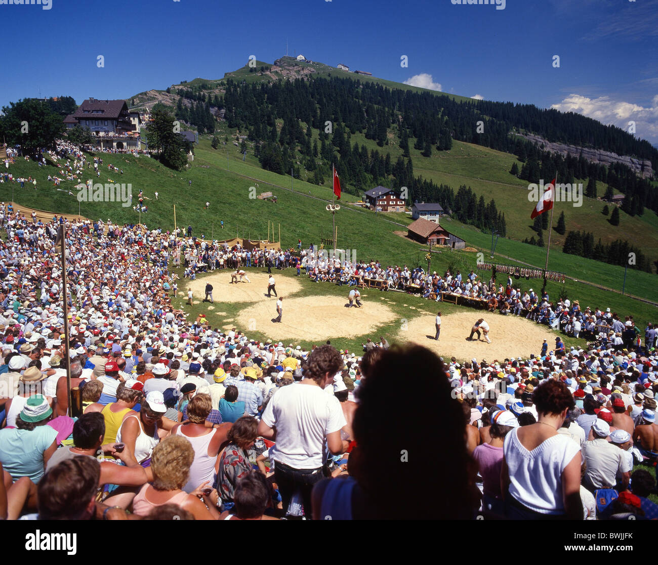 Rigi Kaltbad swiss wrestling panoramica di partito spettatori di eventi sportivi evento sportivo folklore tradizione Svizzera centrale Foto Stock