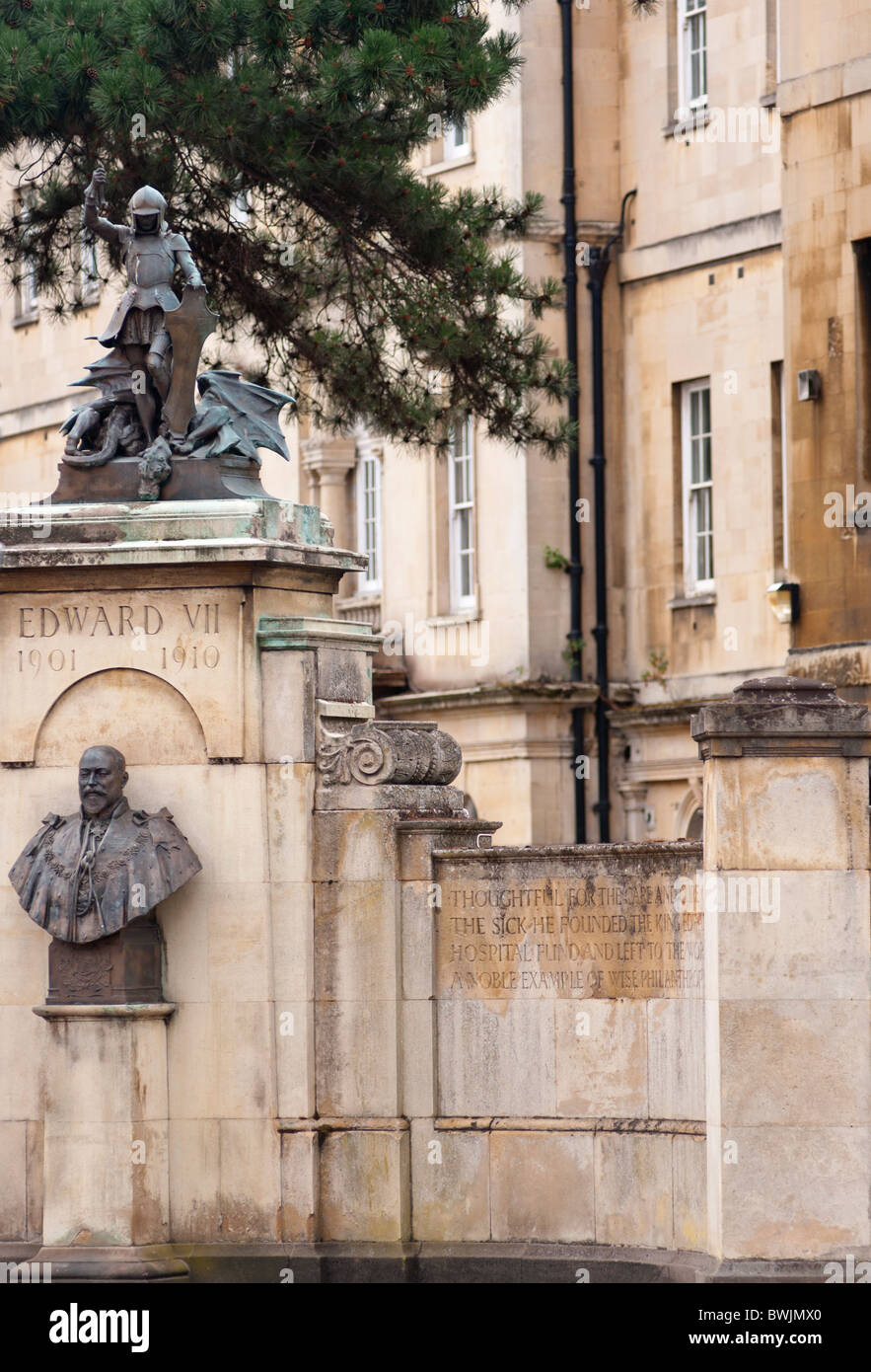 Northampton General Hospital con il busto di Re Edoardo VII, REGNO UNITO Foto Stock