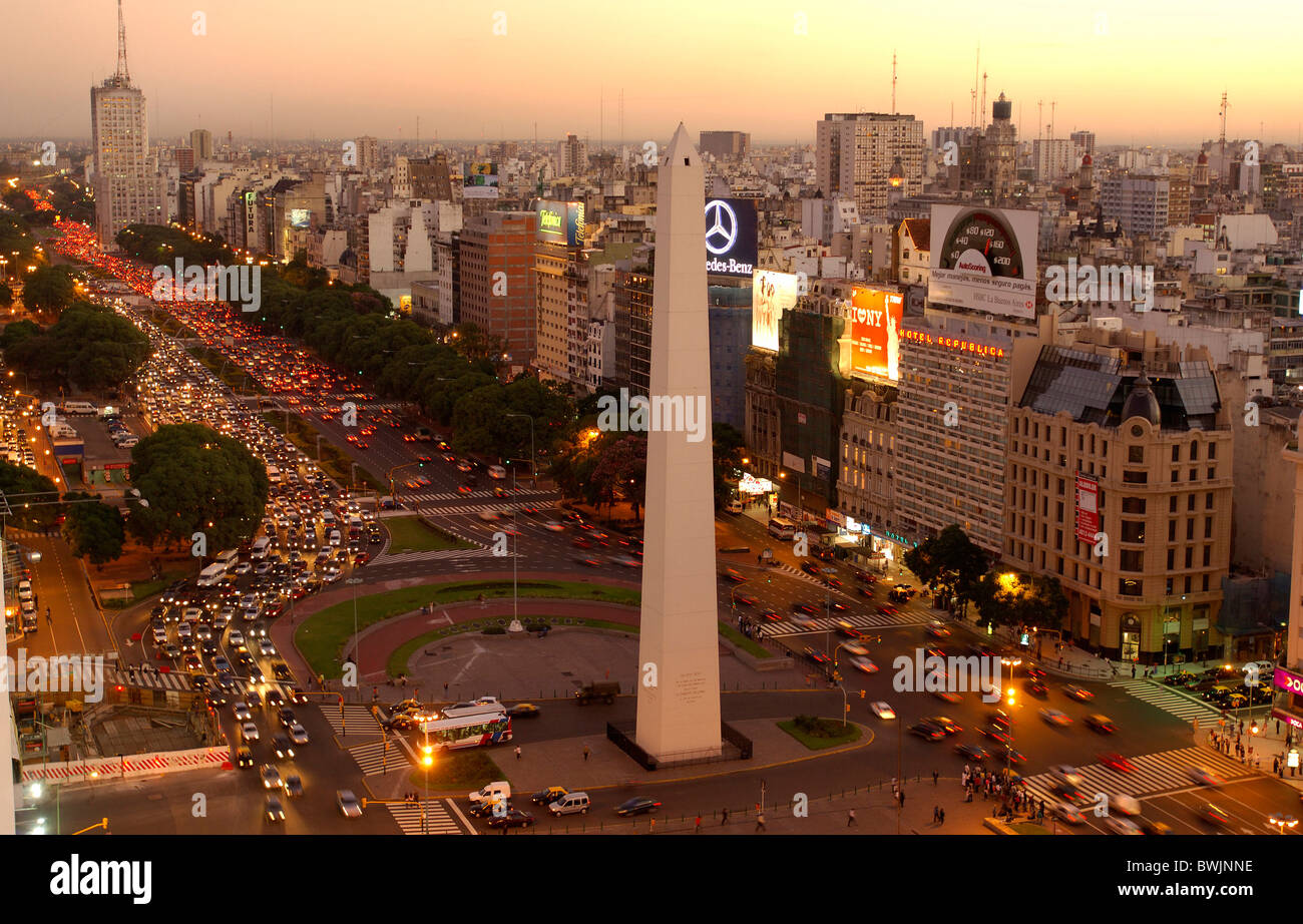 Obelisco a Plaza de la Republica luogo comune di notte Centro centro Buenos Aires Argentina America del Sud Foto Stock