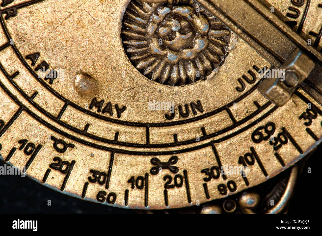 Una replica di un astrolabio medievale che è uno strumento di navigazione in grado di 43 diversi calcoli astronomici. Foto Stock