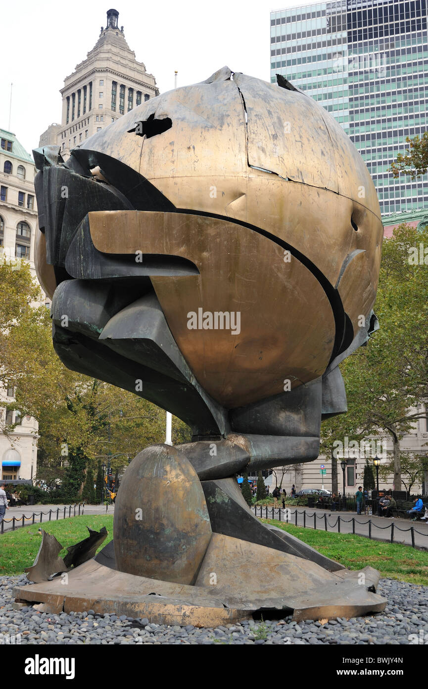 La sfera di Fritz Koenig Battery Park New York City Foto Stock