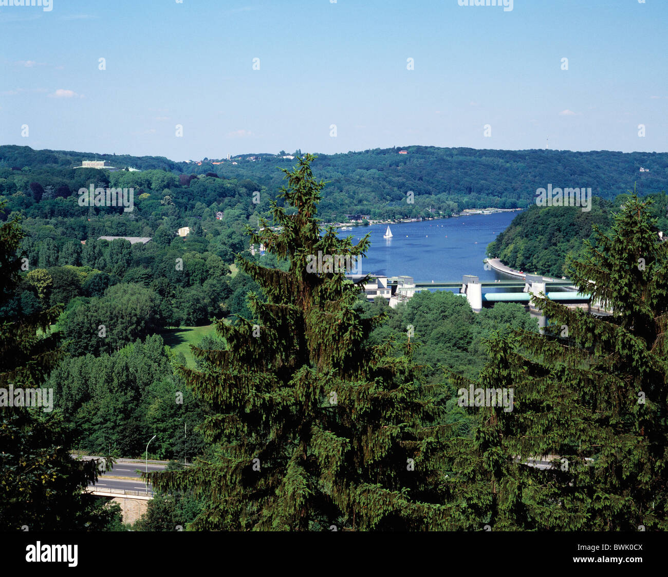 Serbatoio Baldeney Baldeneysee panoramica del lago diga penstock Essen-Werden Ruhr Germania Europa Nord Reno- Foto Stock