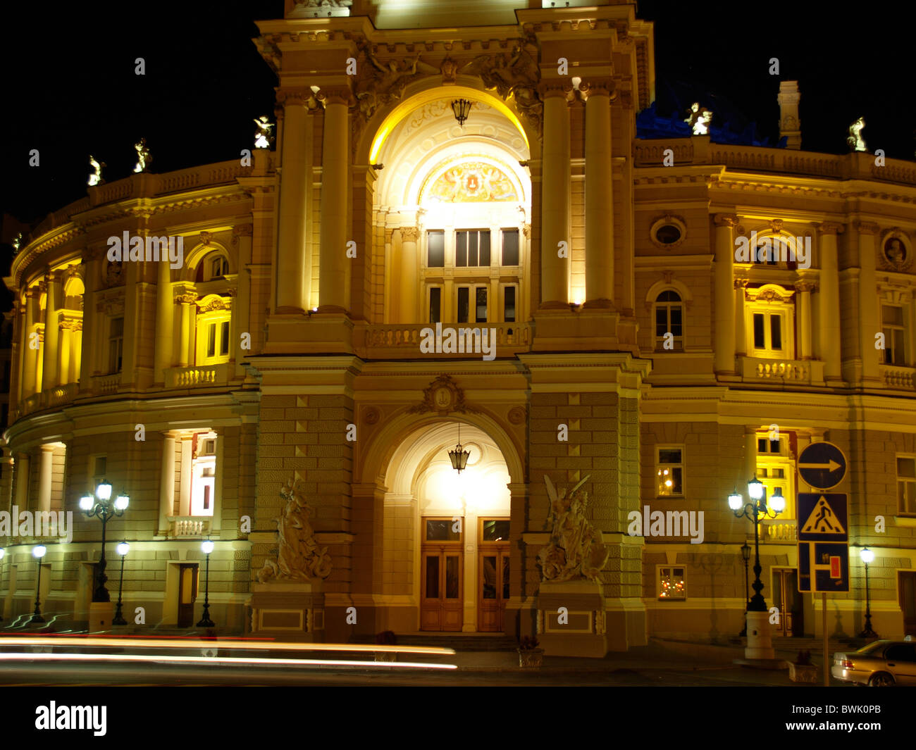 Il vecchio teatro dell'Opera edificio in Odessa Ucraina notte Foto Stock