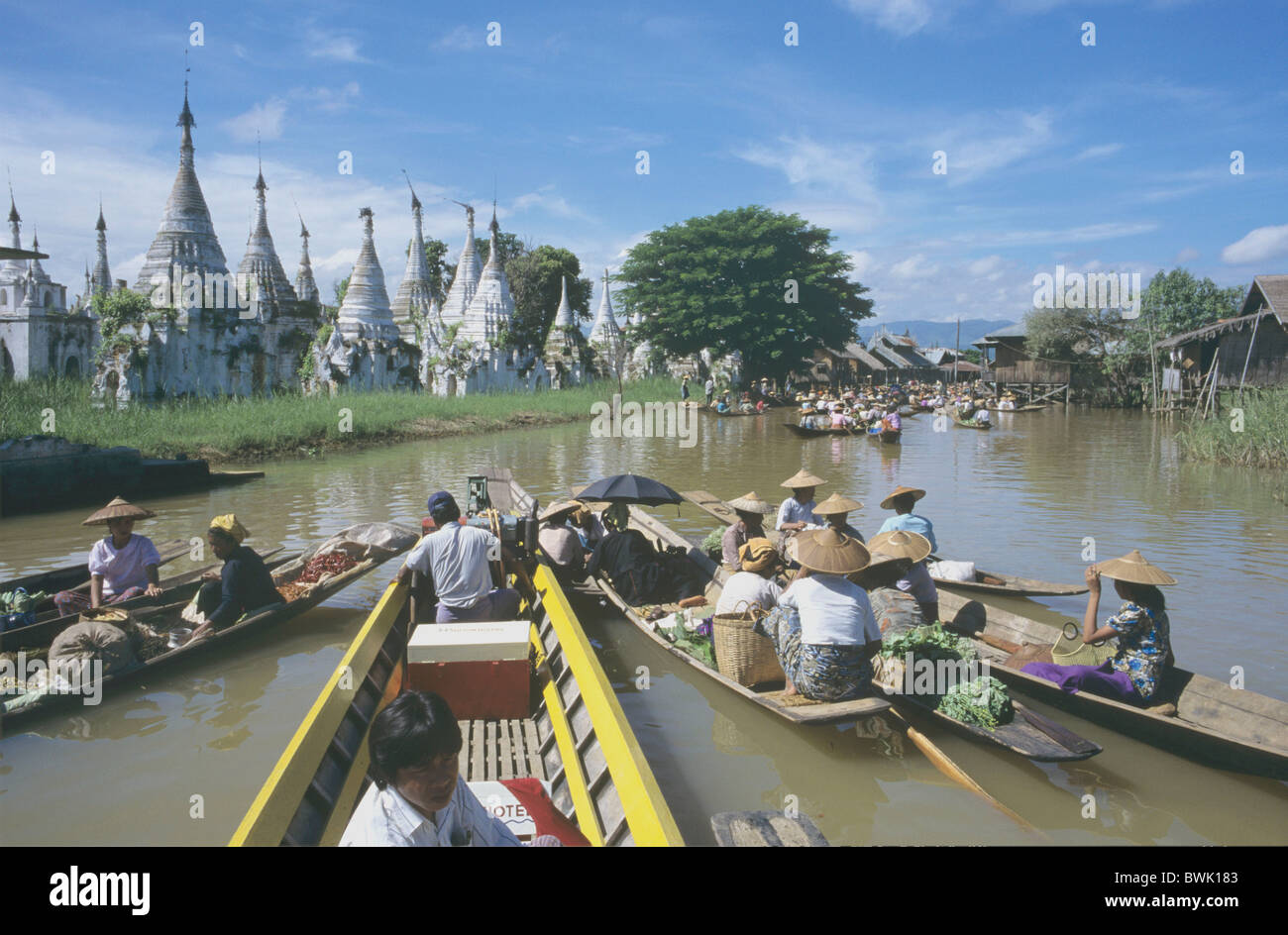 Asia MYANMAR Birmania Lago Inle Ywama mercato galleggiante barca Foto Stock