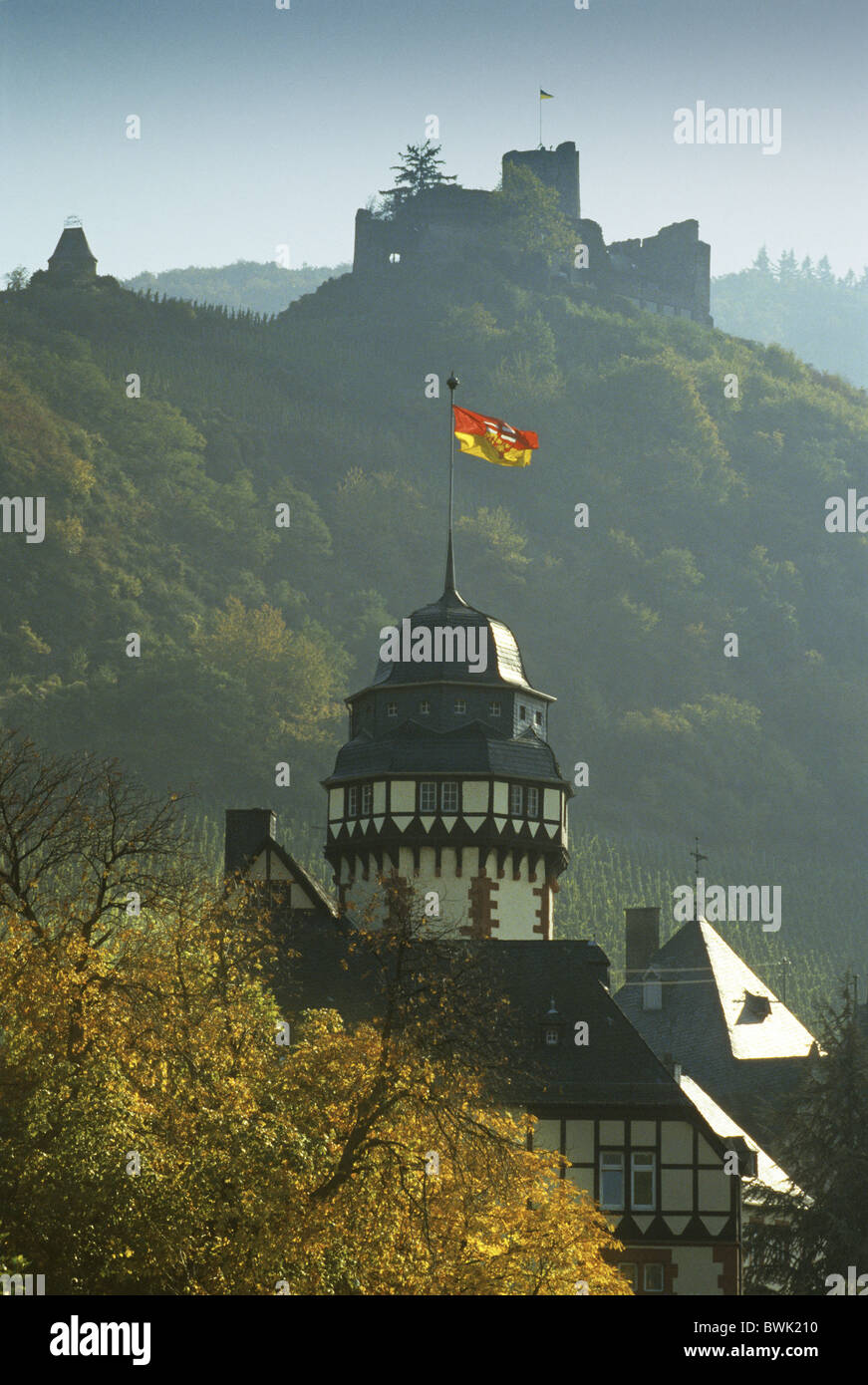 Il castello di Landshut, vicino a Bernkastel-Kues, Mosella, Renania-Palatinato, Germania Foto Stock
