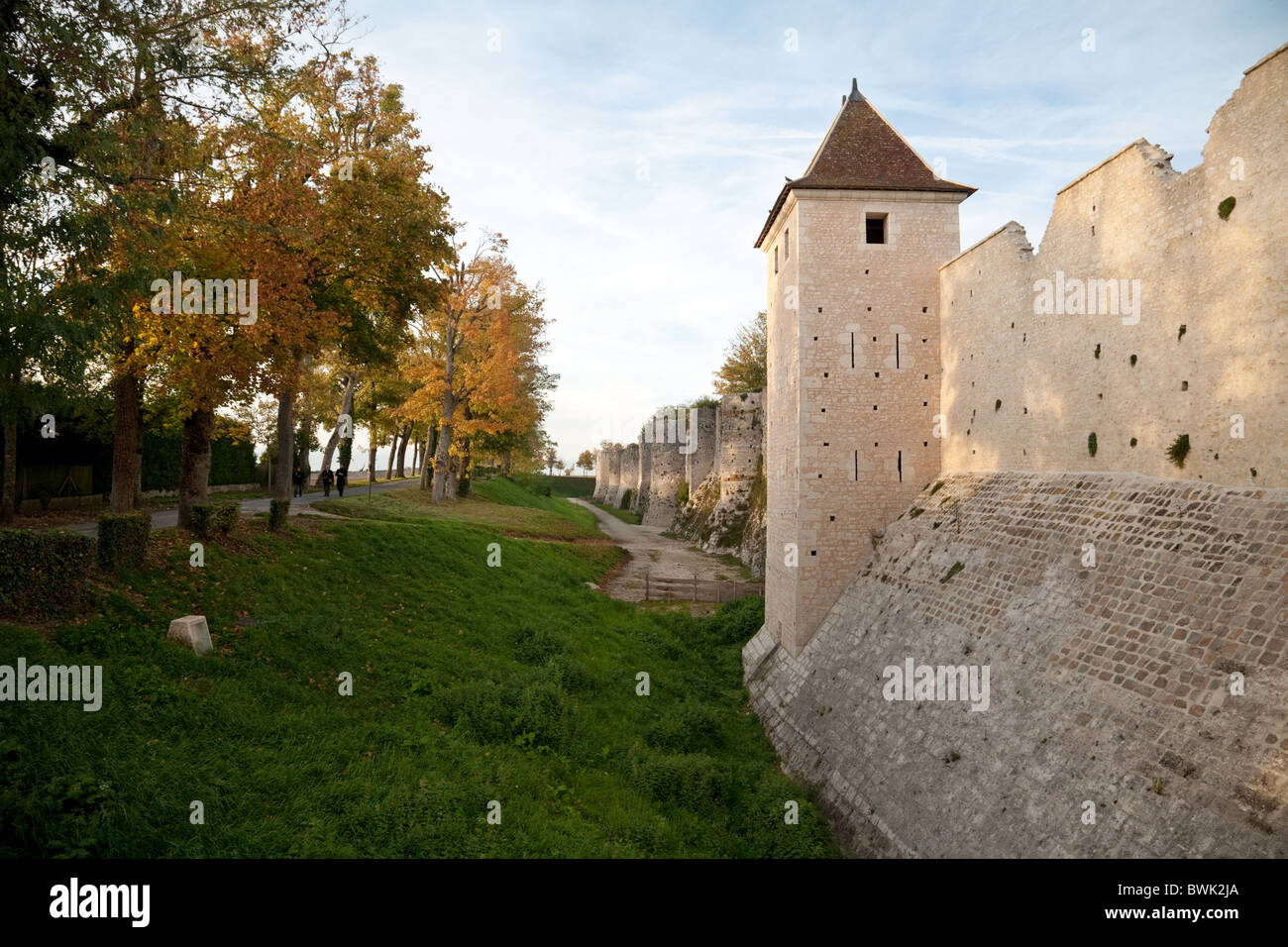 Le antiche mura di cinta del francese la città medievale di Provins, Seine et Marne, Francia Foto Stock