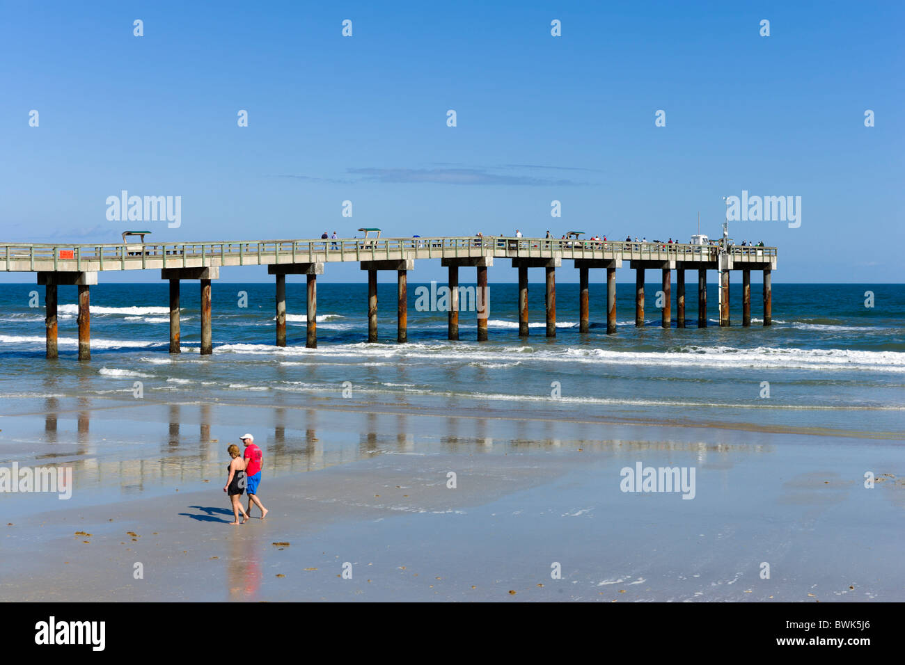La pesca del molo a St Augustine Beach, Anastasia isola, St Augustine, Florida, Stati Uniti d'America Foto Stock