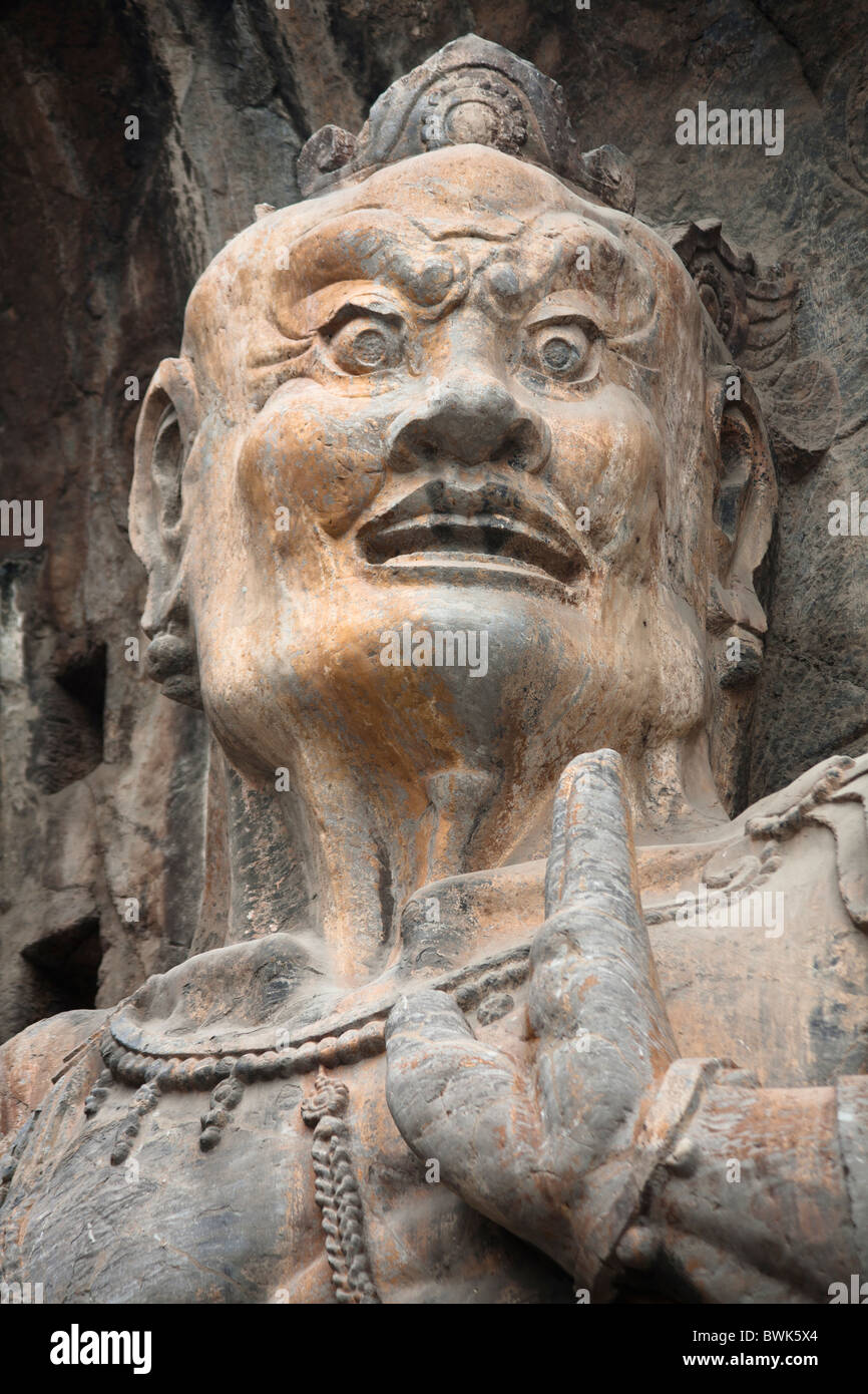 Statua scolpita, Fengxian tempio, le Grotte di Longmen e grotte, Luoyang, nella provincia di Henan, Cina. La Dinastia Tang Foto Stock