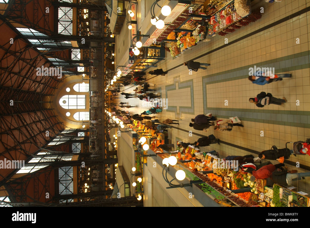 Ungheria Budapest Pest mercato coperto all'interno mercato panoramica Foto Stock