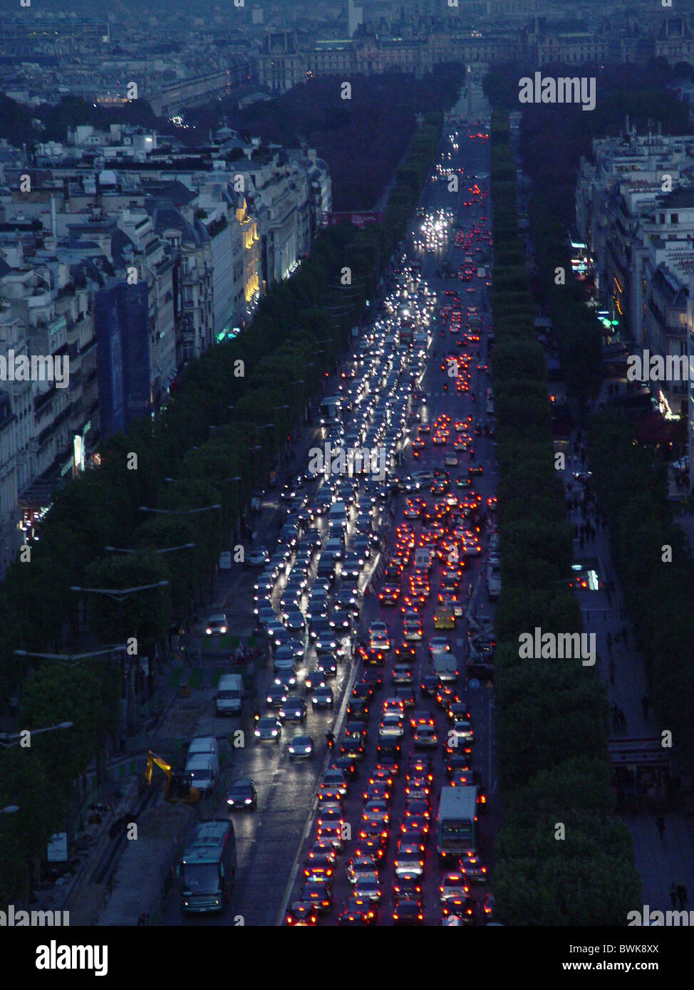 Panoramica di Parigi Champs Elysees notte di notte città Francia Europa Foto Stock