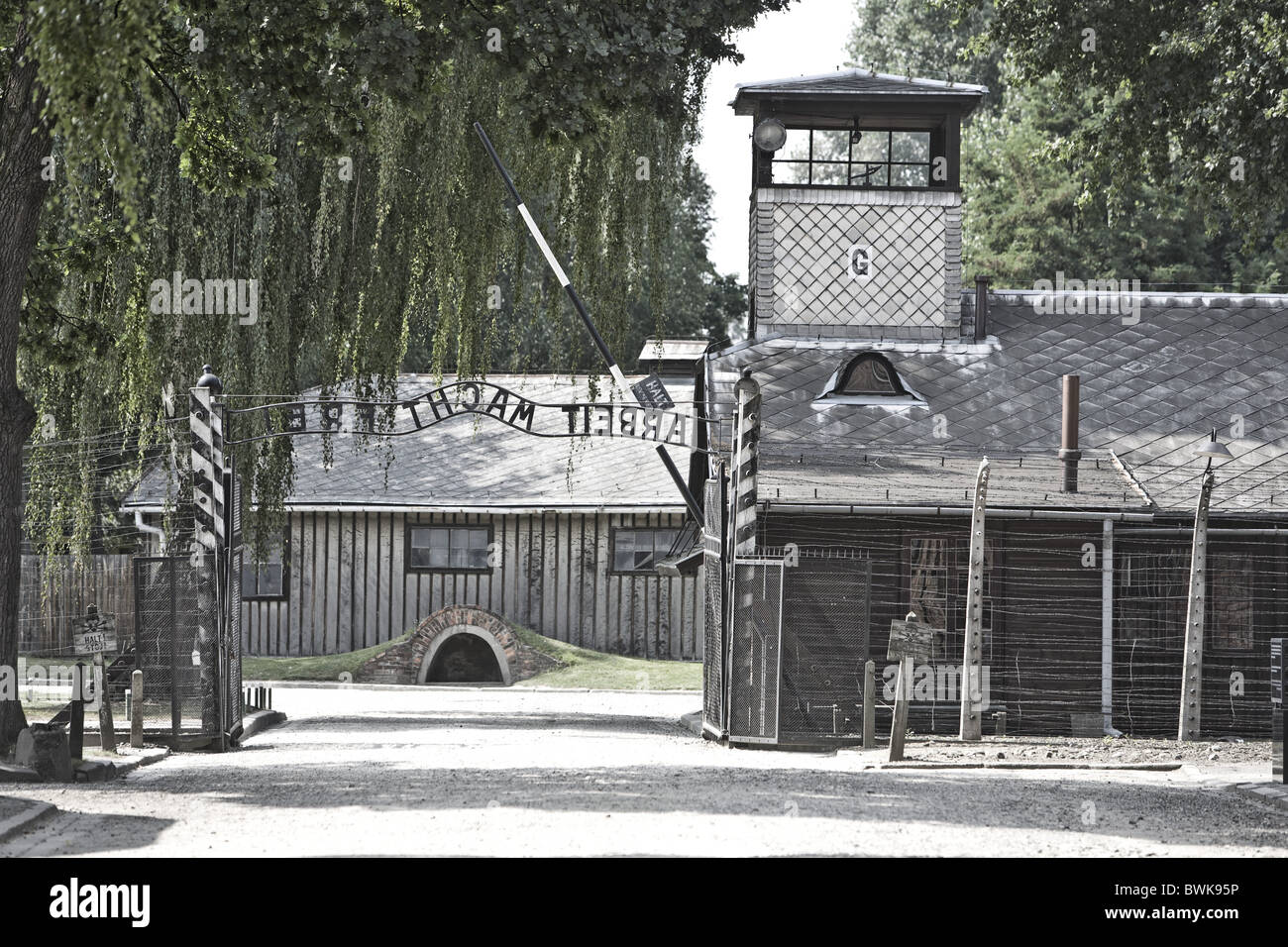 Ingresso principale e gli edifici di Auschwitz campo principale ingresso, Oswiecim, Polonia, Europa Foto Stock