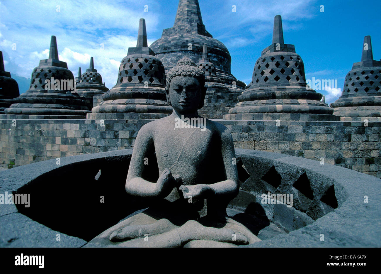 Asia Indonesia Java Borobudur tempio buddista della dinastia Sailendra Siddharta Gautama Buddha 1-st terrazza Dharma Foto Stock