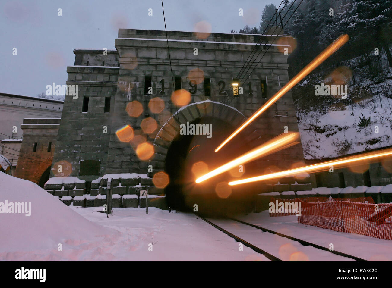 Simplon Brig neve invernale in viaggio trasporti maltempo tunnel Simplontunnel cantone Vallese Svizzera Eur Foto Stock