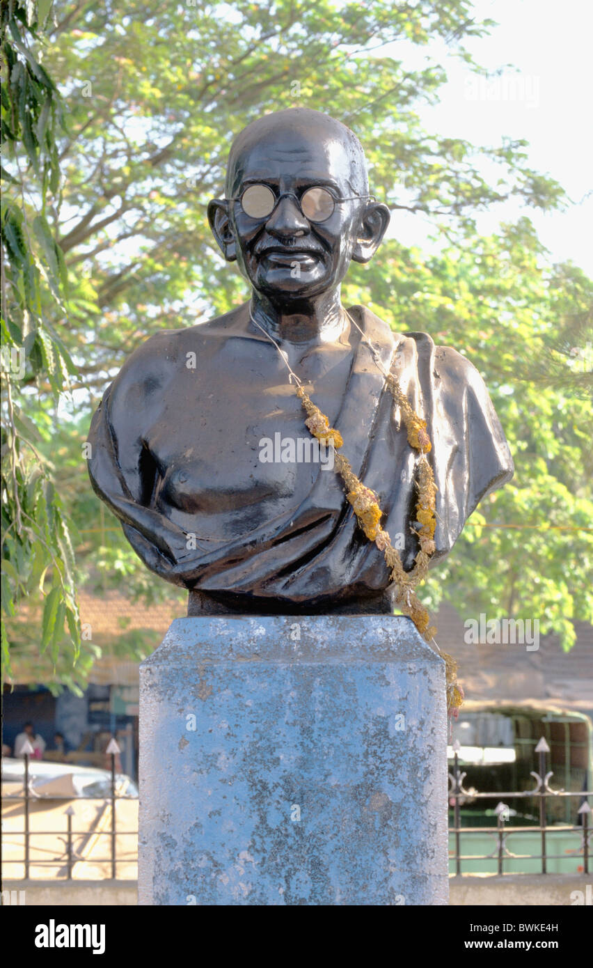India Goa Pernem Mahatma Gandhi Mohandas Karamchand Gandhi busto criterio politico politica storia Foto Stock