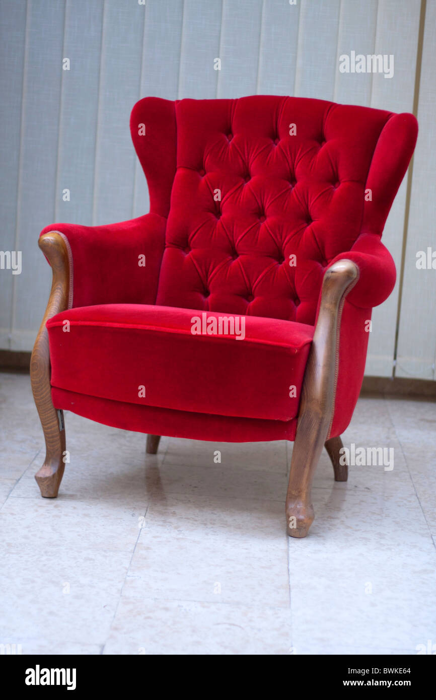In stile antico interno, divano rosso. Foto Stock