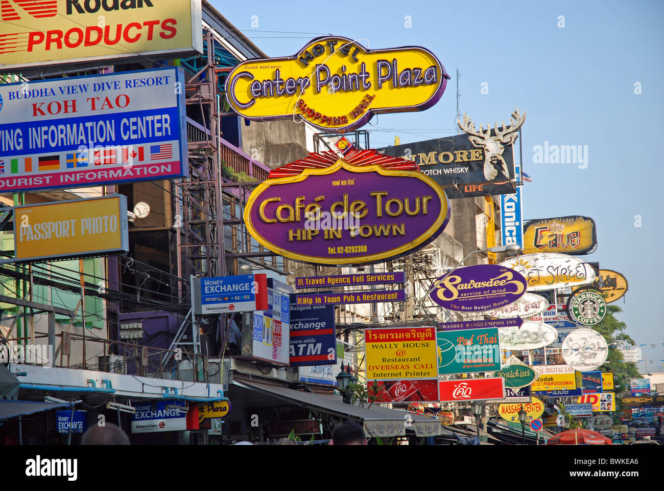 Asia Bangkok Khao Khao San Road nel sud-est asiatico in Thailandia Asia street town city shopping Lo shopping street ce Foto Stock