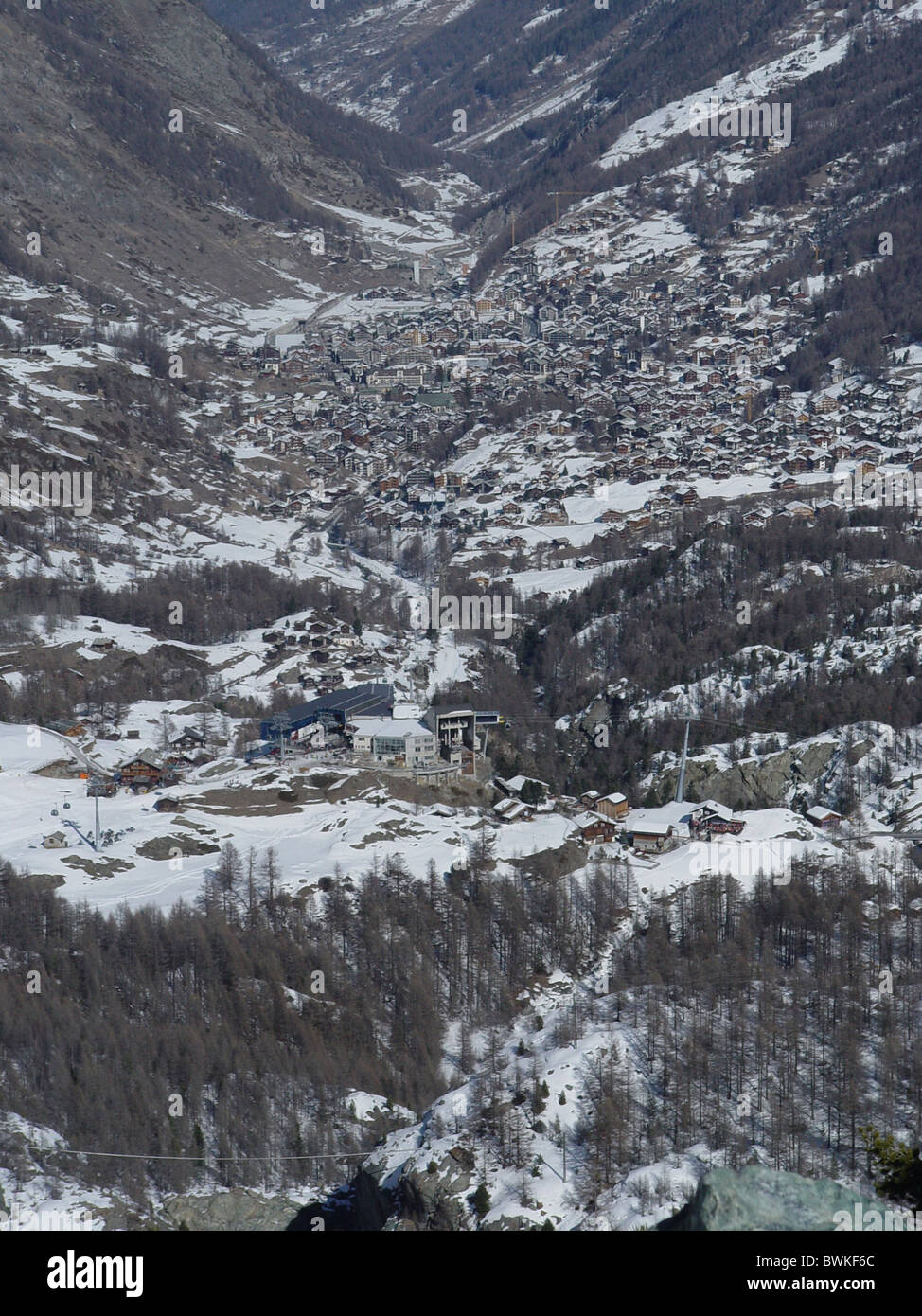 Panoramica di Zermatt village Mattertal Svizzera Europa canton Vallese Alpi montagne paesaggio alpino paesaggio Foto Stock