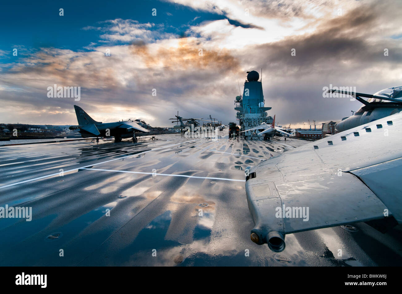 Il ponte di volo della Royal Navy portaerei HMS Ark Royal Foto Stock