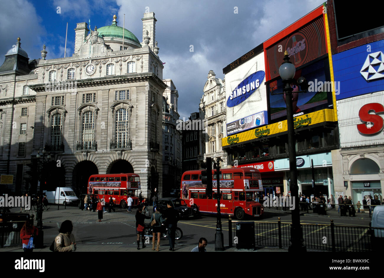 Regno Unito Londra Piccadilly Circus Soho Gran Bretagna Europa Inghilterra traffico quadrati gente di strada di città pede Foto Stock