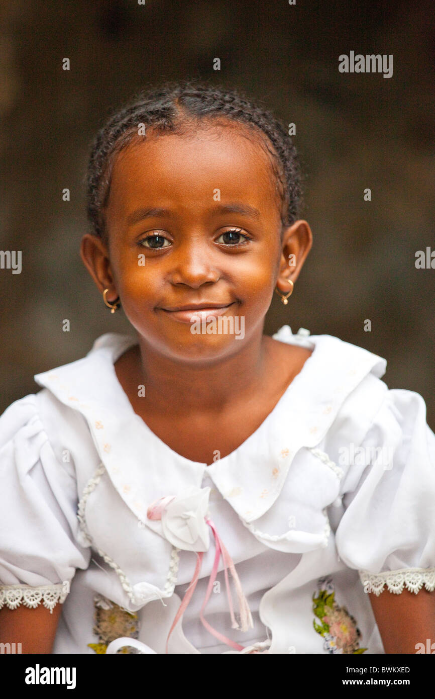 Bambina sull isola di Lamu, Kenya Foto Stock