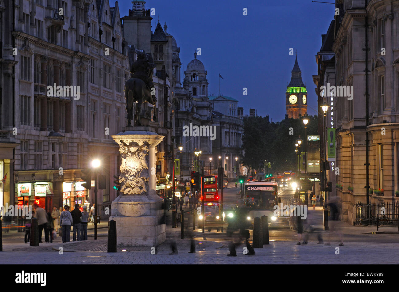Regno Unito Londra vista da Trafalgar Square al Big Ben Strand Gran Bretagna Europa Inghilterra street town il traffico a Foto Stock