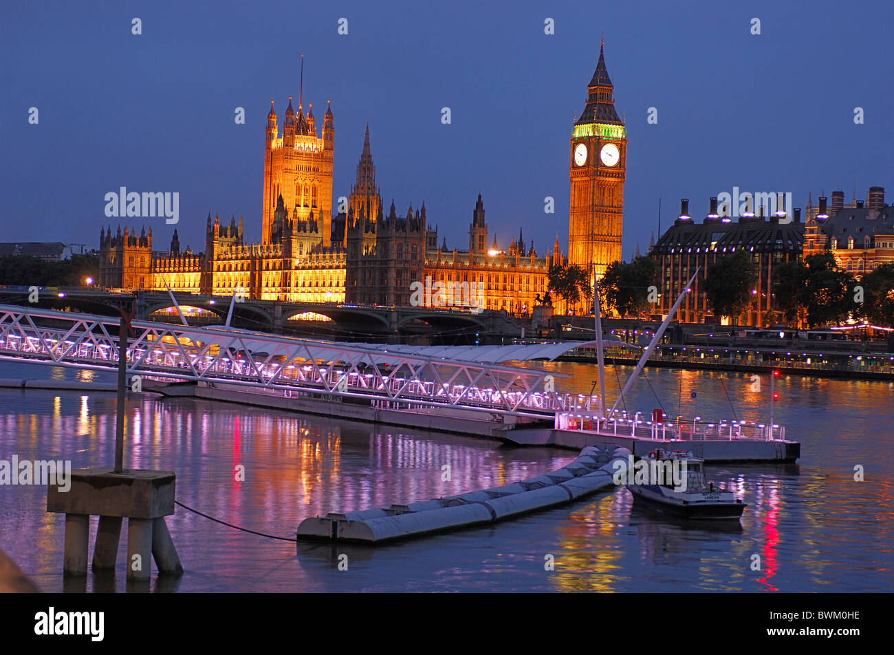 Regno Unito Londra Big Ben Il Parlamento vista dal Queens a piedi sul Fiume Tamigi Southwark Gran Bretagna Europa Inghilterra a n Foto Stock