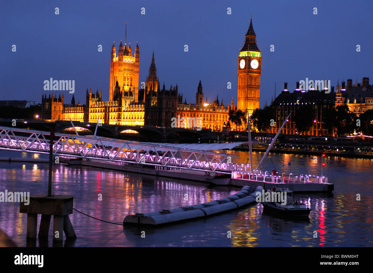 Regno Unito Londra Big Ben Il Parlamento vista dal Queens a piedi sul Fiume Tamigi Southwark Gran Bretagna Europa Inghilterra a n Foto Stock