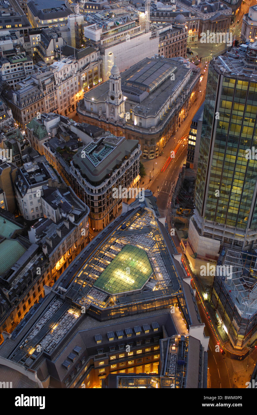 Regno Unito Londra vista da vertigini 42 City Gran Bretagna Europa Inghilterra città di sera il crepuscolo della sera panoramica sui tetti Foto Stock