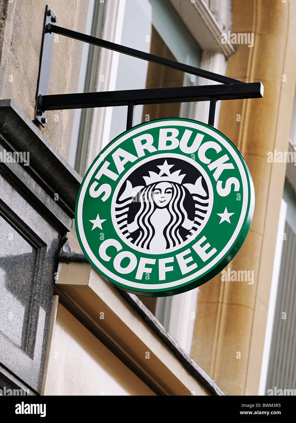 Segno di Starbucks, UK. Foto Stock