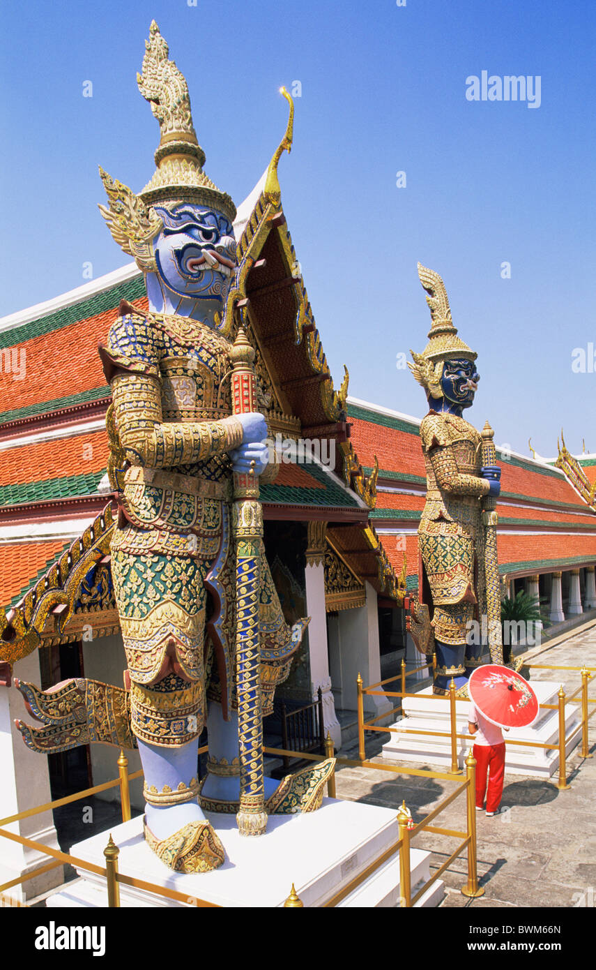 Asia Thailandia Bangkok Wat Phra Kaeo Wat Phra Kaew Grand Palace Tempio del Buddha di Smeraldo Statue di architettura Foto Stock