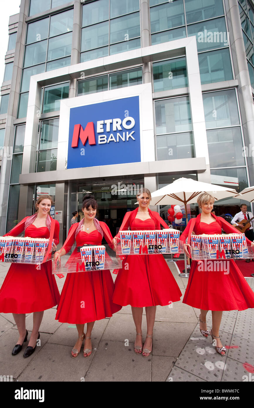 Metro Bank, Gran Bretagna il primo nuovo high street bank in oltre cento anni si apre in Earls Court, Londra, Regno Unito Foto Stock