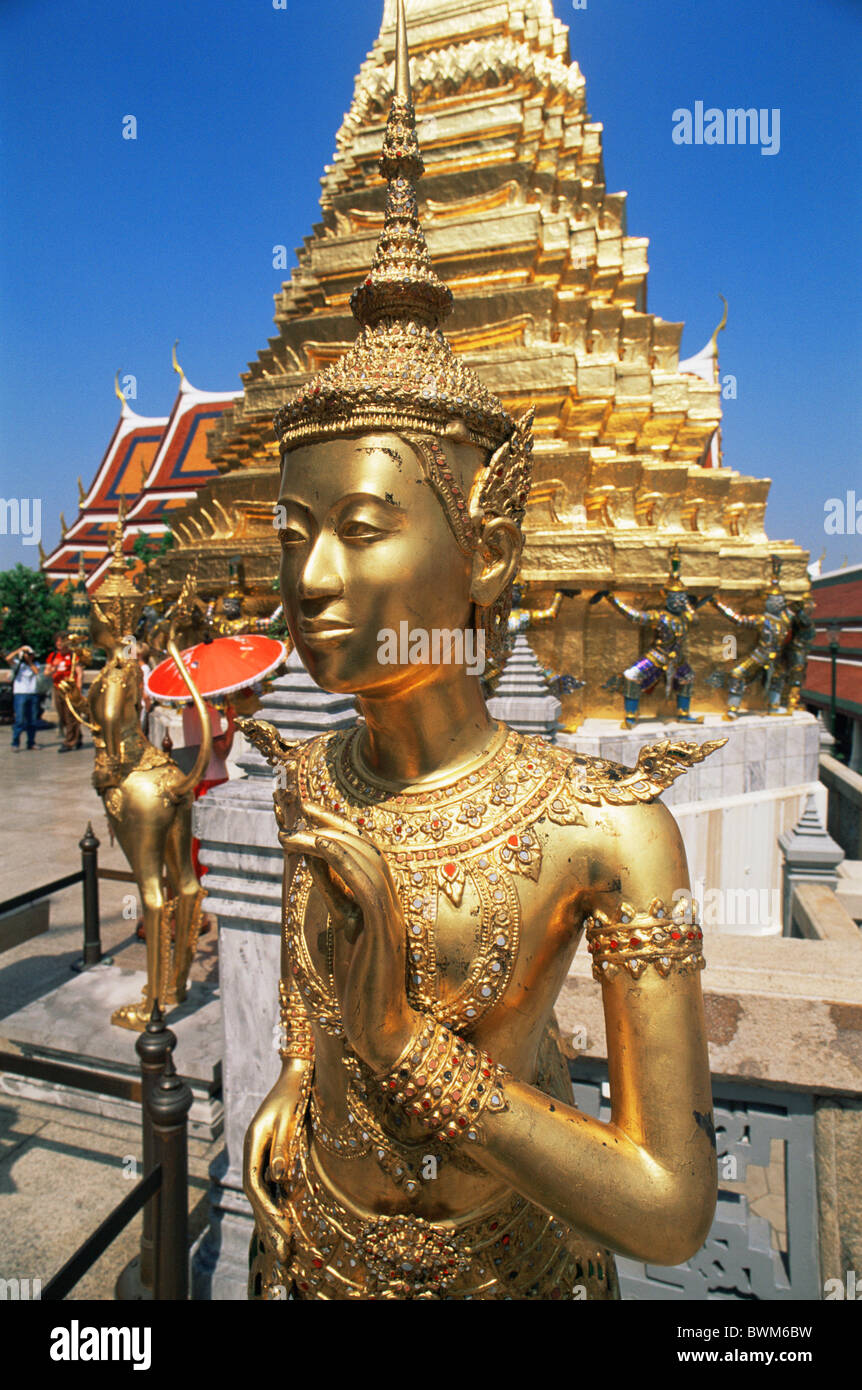 Asia Thailandia Bangkok Wat Phra Kaeo Wat Phra Kaew Grand Palace Tempio del Buddha di Smeraldo statua dorata statue Foto Stock