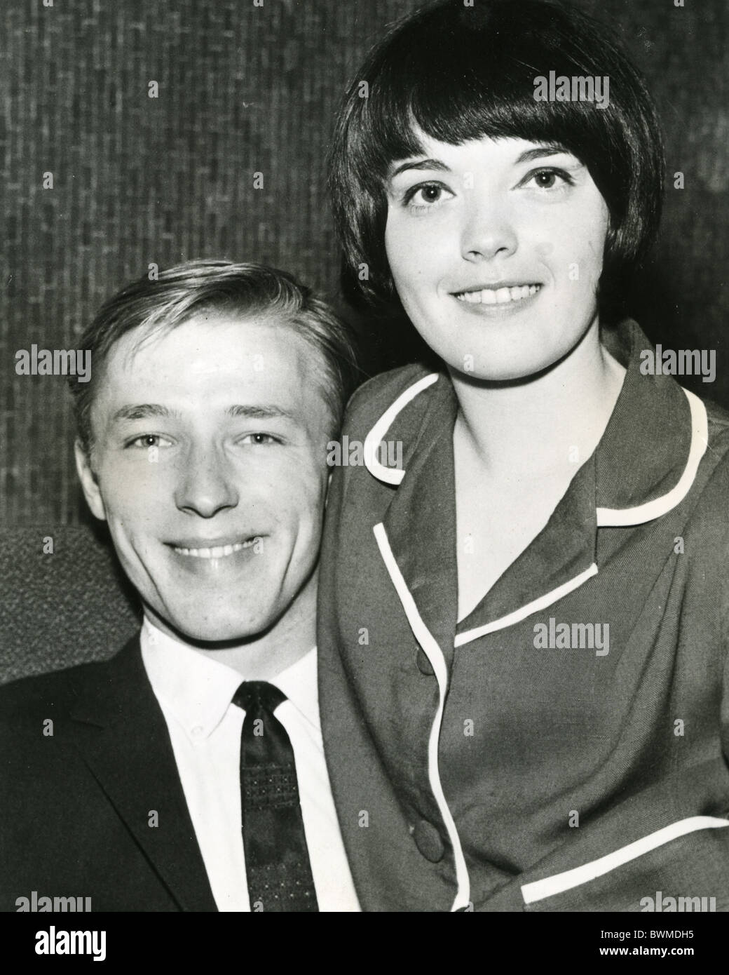 MIKE SARNE e compagno di UK cantante pop BILLIE DAVIS nel 1963 quando avevano un colpo singolo venuto fuori Foto Stock