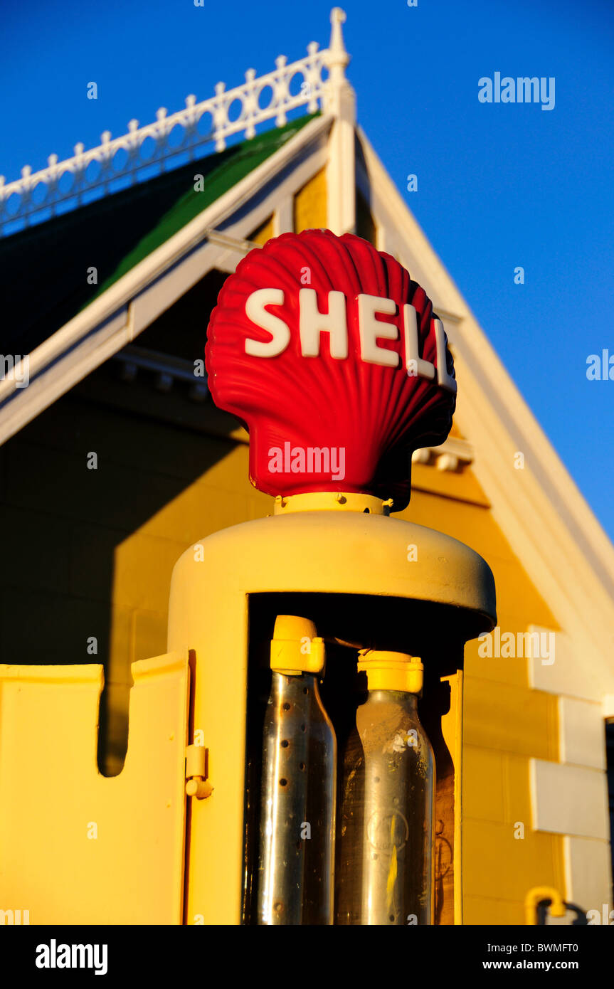 Vintage Royal Dutch Shell pompa benzina. Matjiesfontein, Sud Africa. Foto Stock