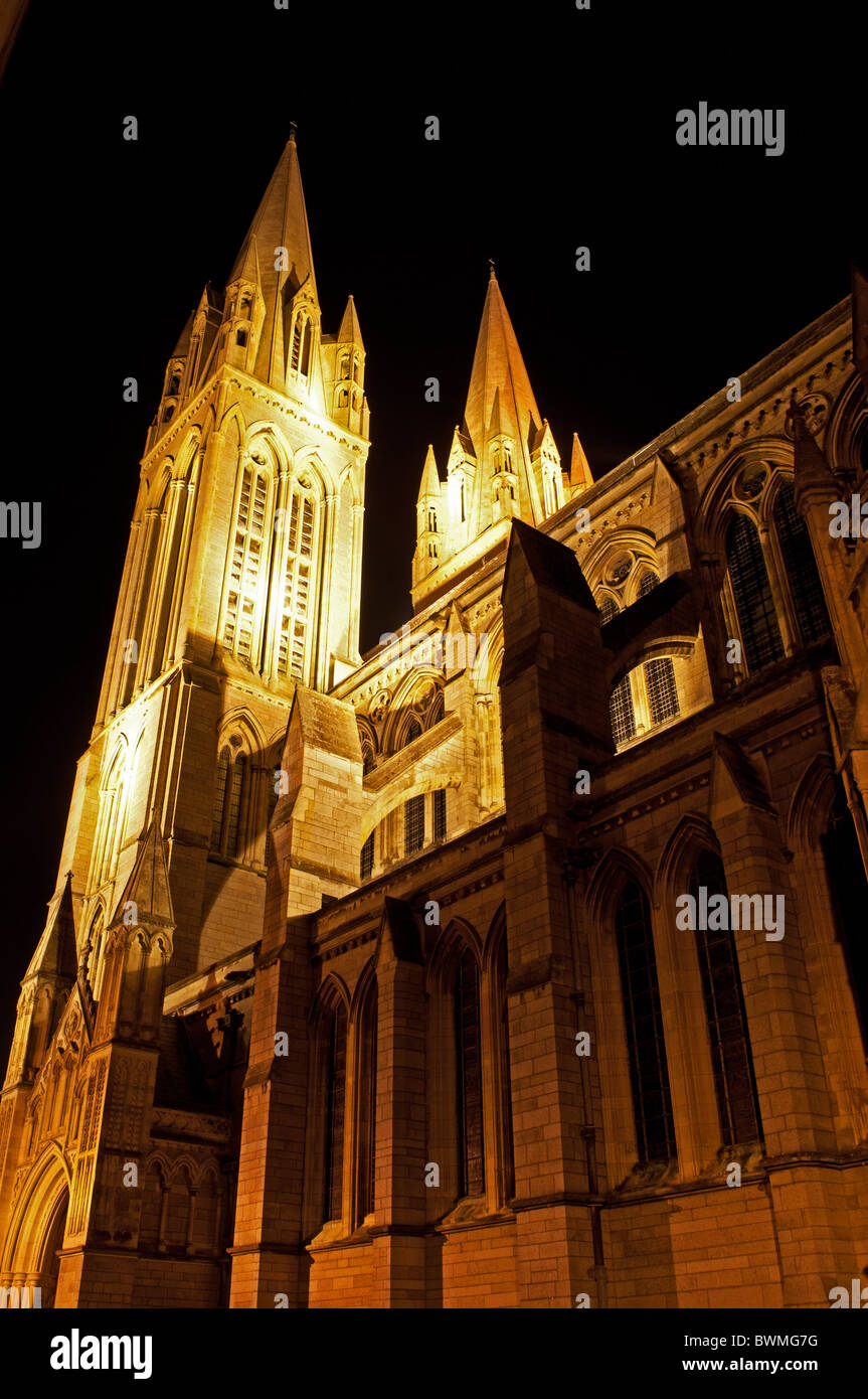 Un tempo di notte fotografia di Truro Cathedral, Cornwall, Regno Unito Foto Stock