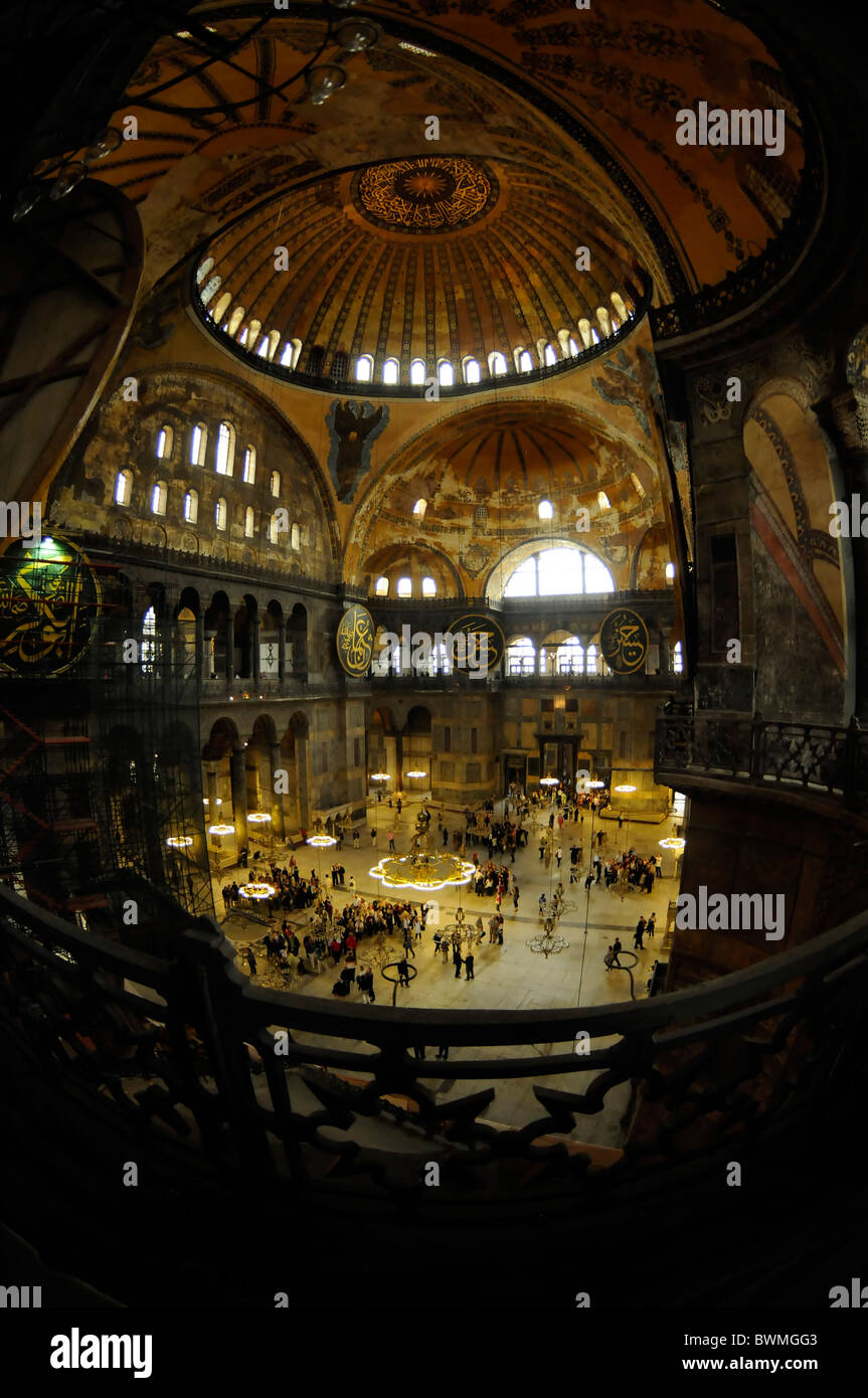 Fish-eye di interno di Aya Sofya (Haghia Sophia) o chiesa della Divina Sapienza, Istanbul, Turchia Foto Stock