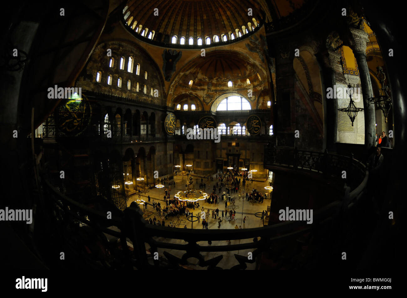 Fish-eye di interno di Aya Sofya (Haghia Sophia) o chiesa della Divina Sapienza, Istanbul, Turchia Foto Stock