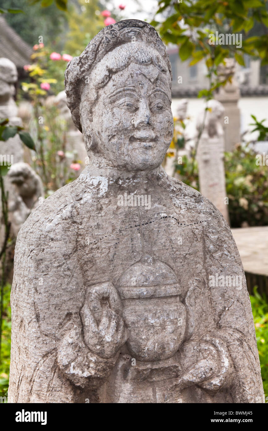 Scolpita la statua di una donna cinese, piccola Pagoda dell'Oca Park, Xi'an, Shaanxi Province, Cina Foto Stock