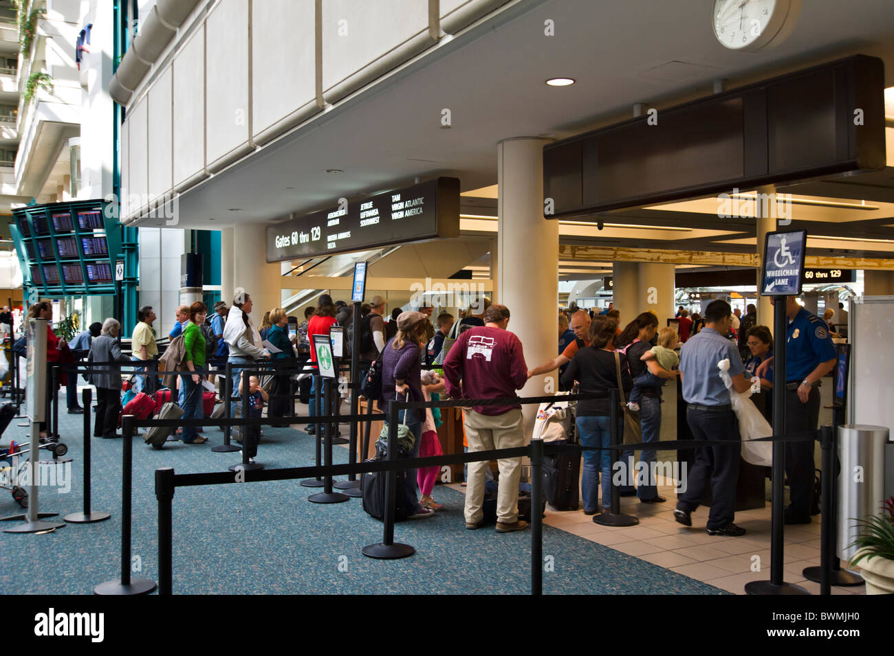 Ingresso per il punto di controllo di sicurezza all'Aeroporto Internazionale di Orlando, Florida, Stati Uniti d'America Foto Stock