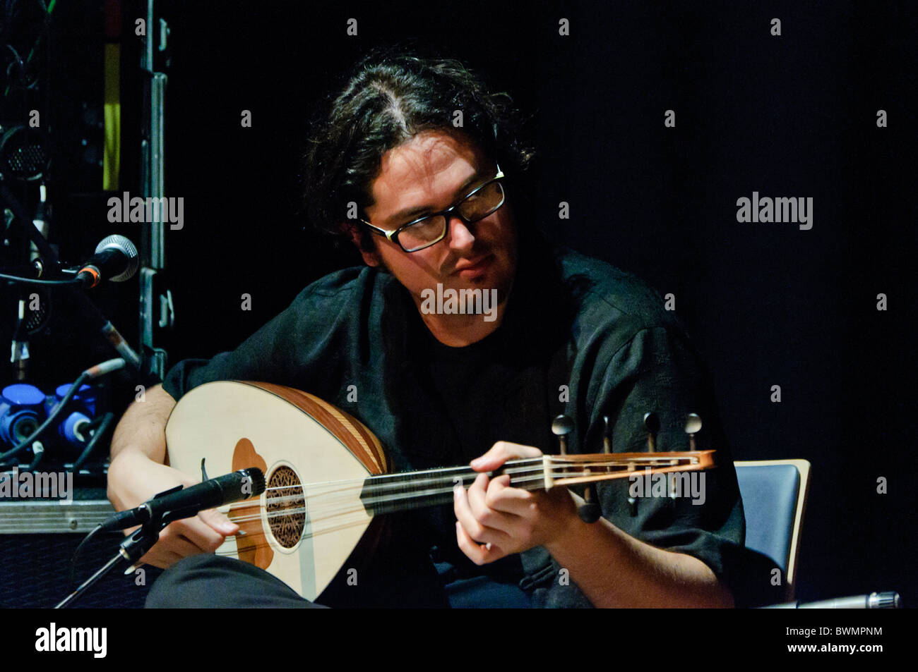 Francesco Turrisi con l'Ensemble Tarab, BELFAST, 25/11/2010 Foto Stock