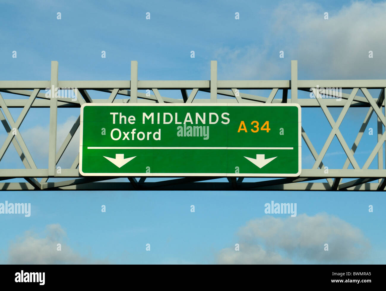 Le Midlands e Oxford strada verde Signpost Overhead sul gantry, REGNO UNITO Foto Stock