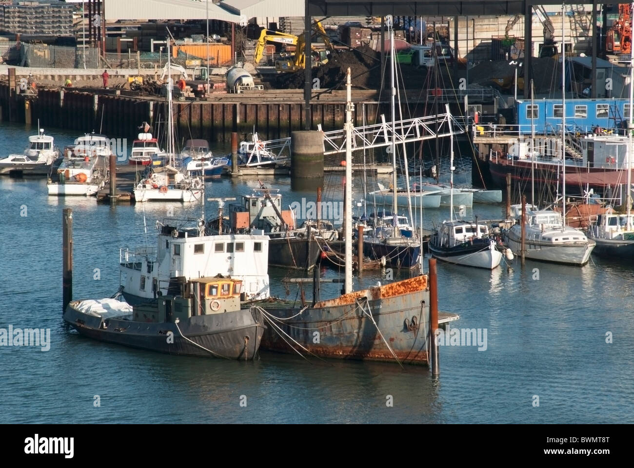 Southampton Dock e di piccole imbarcazioni nella porta di lavoro Foto Stock
