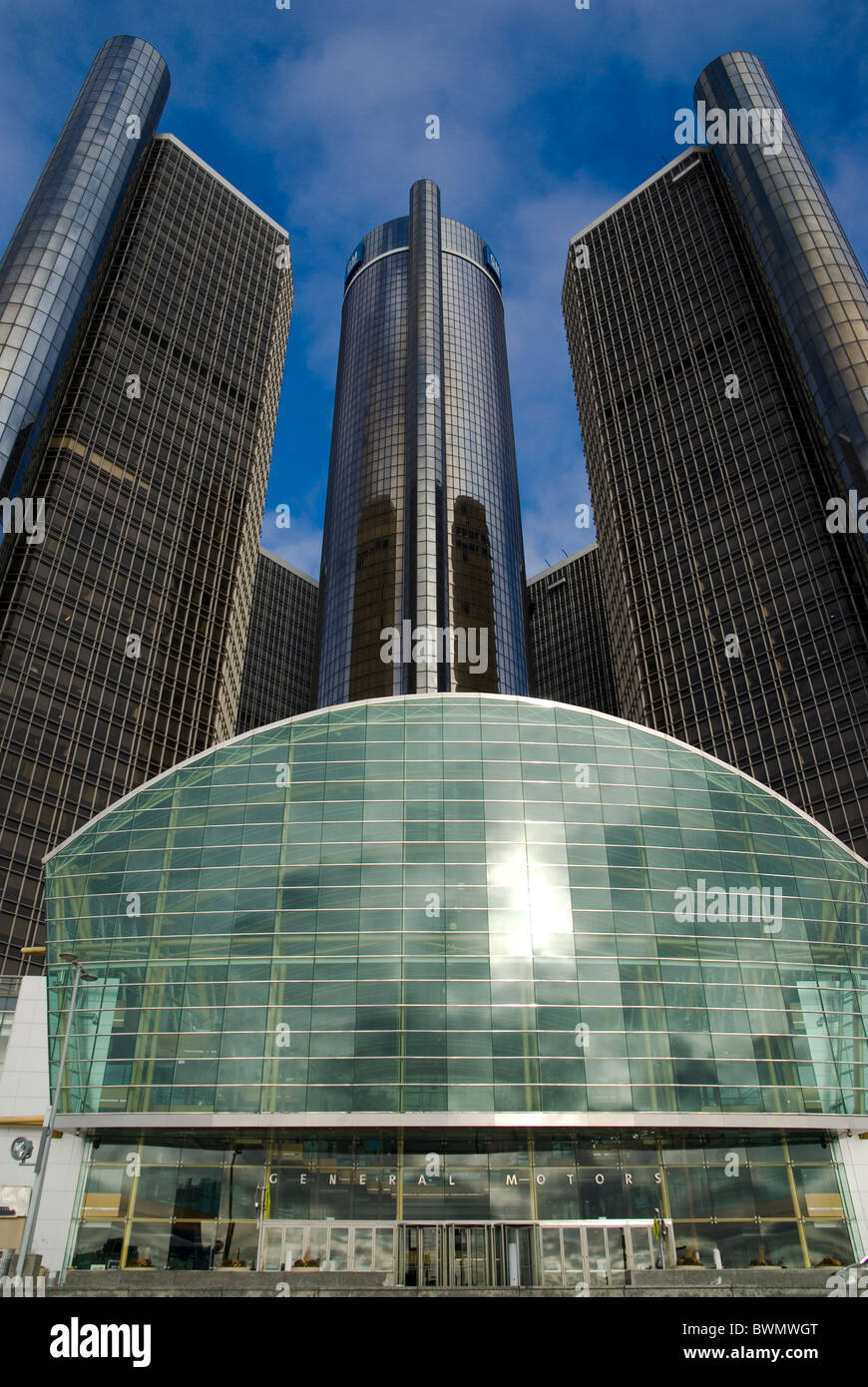Il GM Renaissance Center è un gruppo di sette grattacieli interconnessi nel centro di Detroit, Michigan, Stati Uniti. Foto Stock